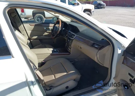 2010 Mercedes-Benz E 350 4Matic z USA, uszkodzony, nr VIN WDDHF8HB2AA062975